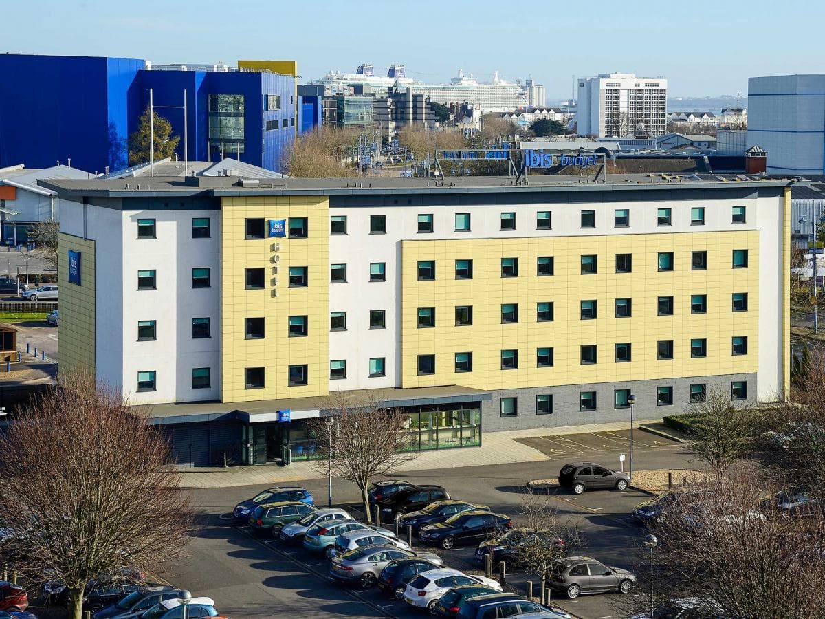 Southampton hotels in alcohol ban after selling to underage kids