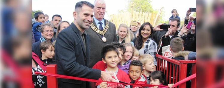 Saints legend open new play area at Southampton Common